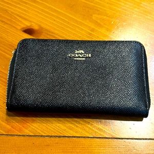 Coach wallet. Excellent condition.